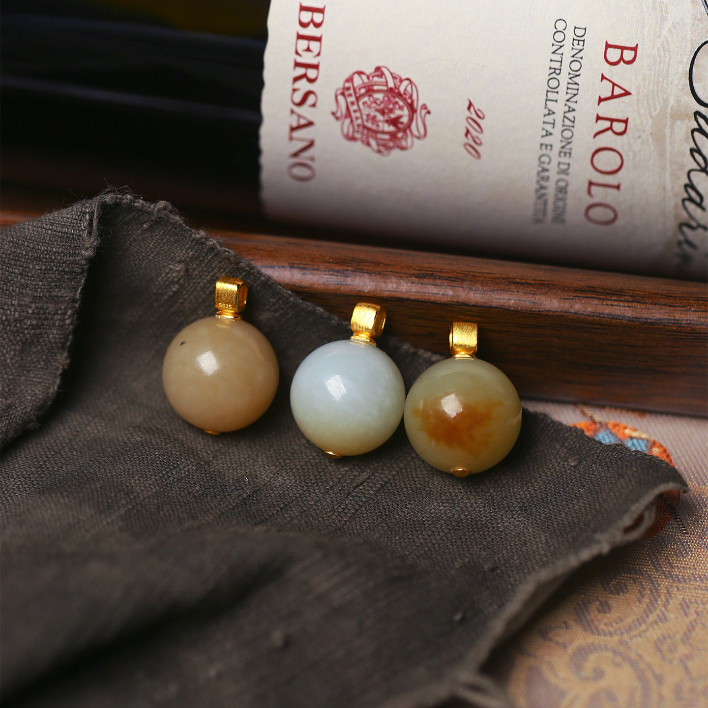 天然和田玉俄料俏色圆珠纯银镶嵌转运珠吊坠 男女款