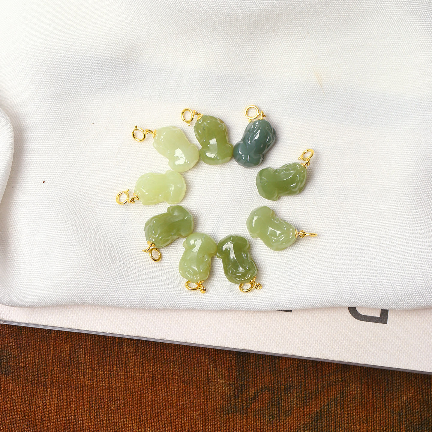 天然和田玉雕刻貔貅镶嵌卡扣款吊坠小滴溜 女款玉石手链挂坠饰品,珠宝/钻石/翡翠,颈饰,淘宝优惠券,粉丝福利购,淘宝优惠卷