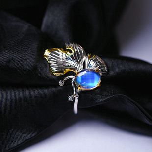 精品彩宝天然蓝月光玻璃体纯银托镶嵌款戒指 女款水晶月光石指环