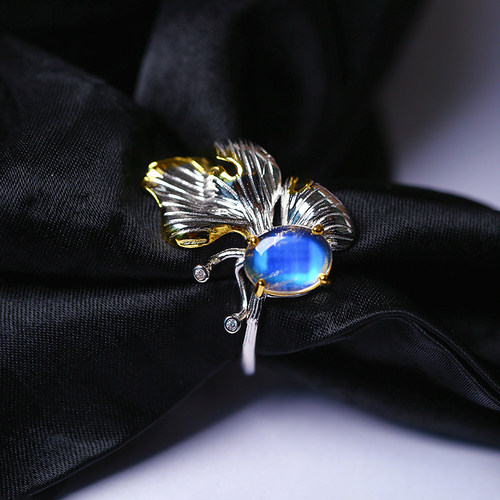 精品彩宝天然蓝月光玻璃体纯银托镶嵌款戒指 女款水晶月光石指环