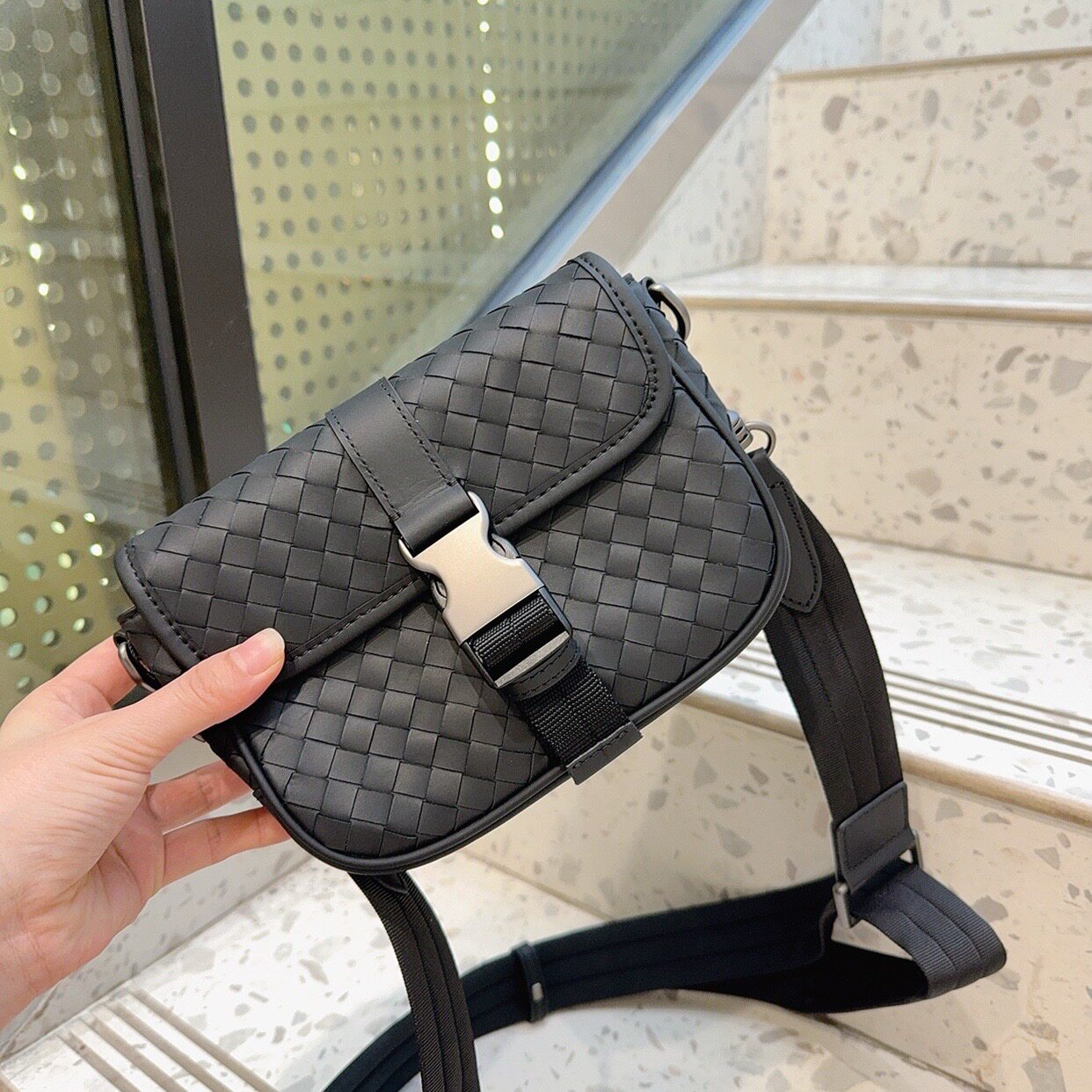 送人新款编织斜背小包！男士真皮牛皮单肩斜挎包小包翻盖包欧美潮