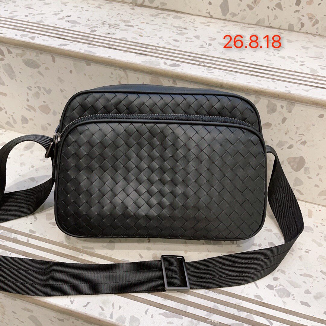 男款小众设计感休闲斜跨胸包手工编织轻奢高端头层牛皮单肩包男软