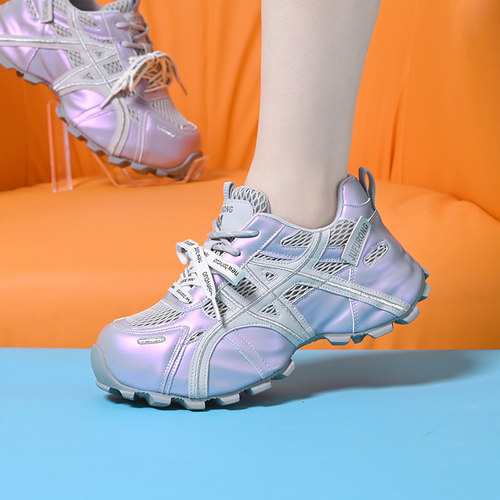 老爹鞋女轻便软底超轻2026新款春夏女款休闲运动鞋配阔腿裤的鞋子