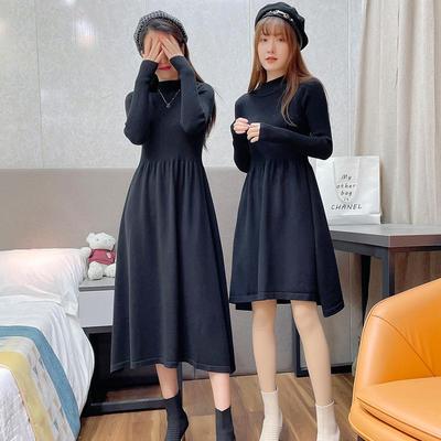 配大衣的内搭半高领针织连衣裙