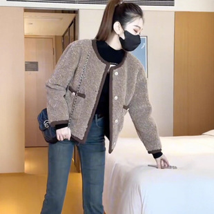 今年流行特惠秋冬羊羔毛绒外套女宽松皮毛一体撞色小香风短款加厚