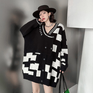 今年流行特惠美式 宽松小众设计感 洋气棋盘格V领毛衣女秋冬新款