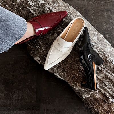 真皮尖头包头凉拖女一脚蹬亮面