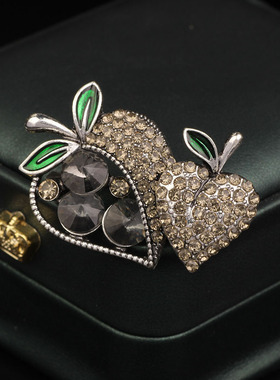 XKDDCT时尚轻奢百搭镶钻水蜜桃胸针防走光别针优雅配饰高档胸花女