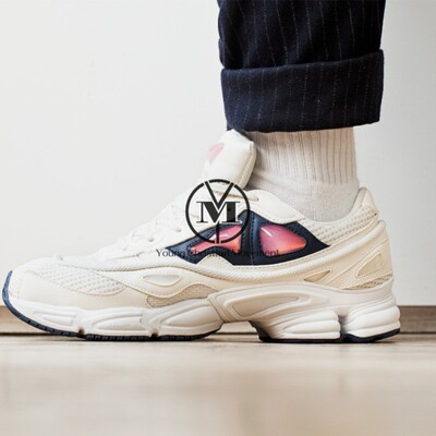 米兰时装周街拍Raf Simons ozweego2联名水泡米白复古慢跑鞋 S级