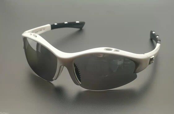 骑行运动太阳眼镜镜框透气孔防雾设计硅胶舒适鼻托镜腿防滑设计