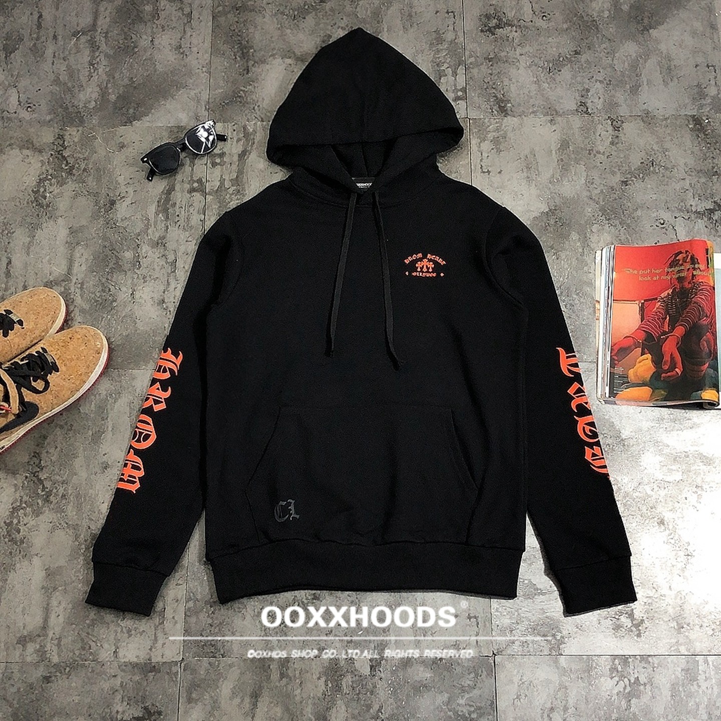 橘红色花臂梵文字母印花臂慵懒雅痞风潮十字架梵文连帽衫男女卫衣