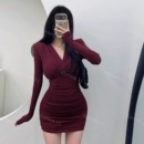 te显身材 连衣裙秋冬内搭V领包臀短裙 韩系纯欲减龄弹力性感长袖