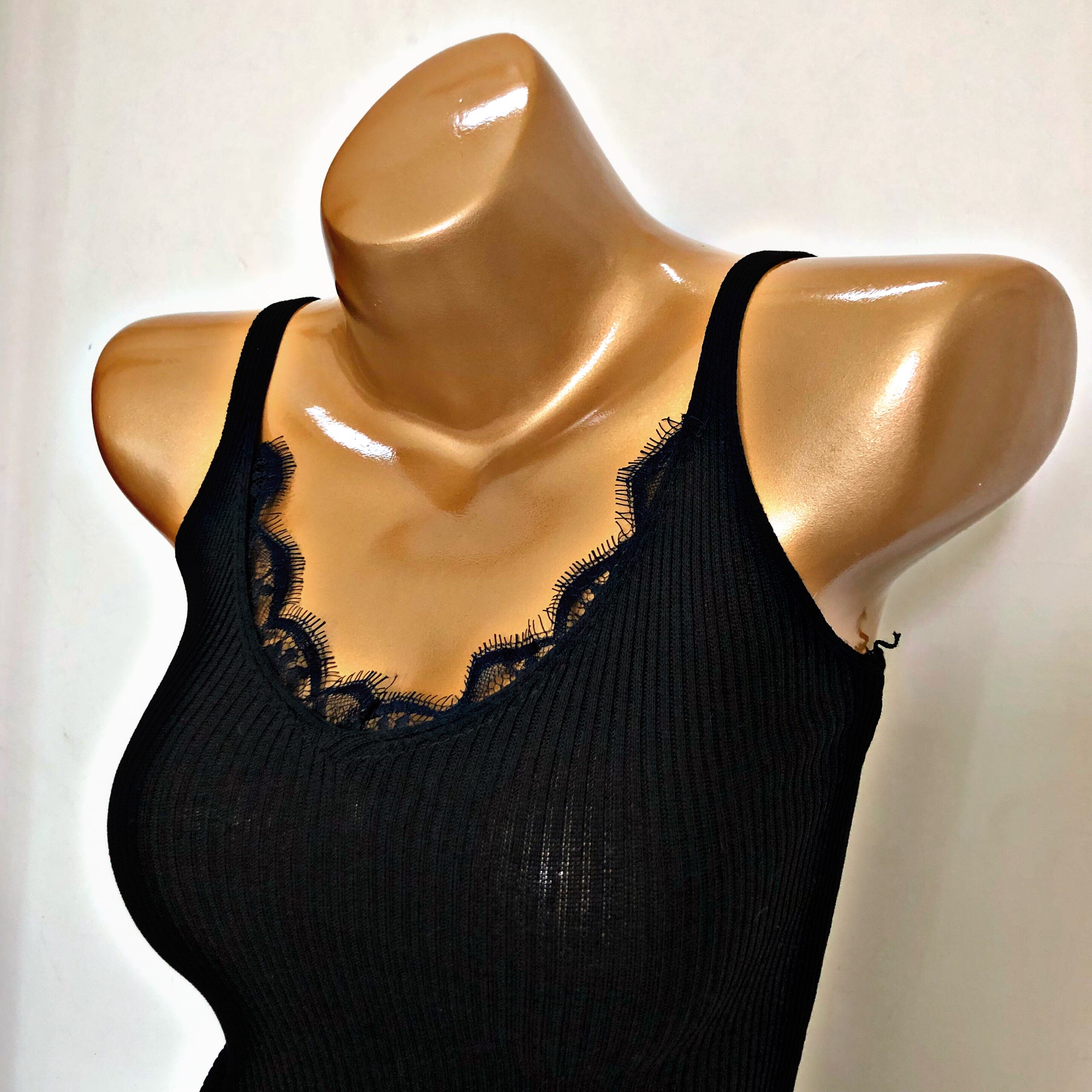 韩国女装现货 性感修身款V领蕾丝花边拼接薄款针织吊带背心