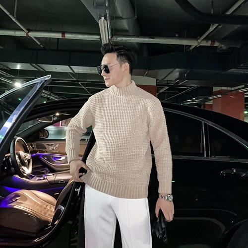 Оригинальный дизайнерский демисезонный цветной приятный телу трикотажный свитер, облегающий крой