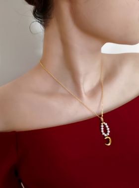 天然珍珠月牙吊坠项链