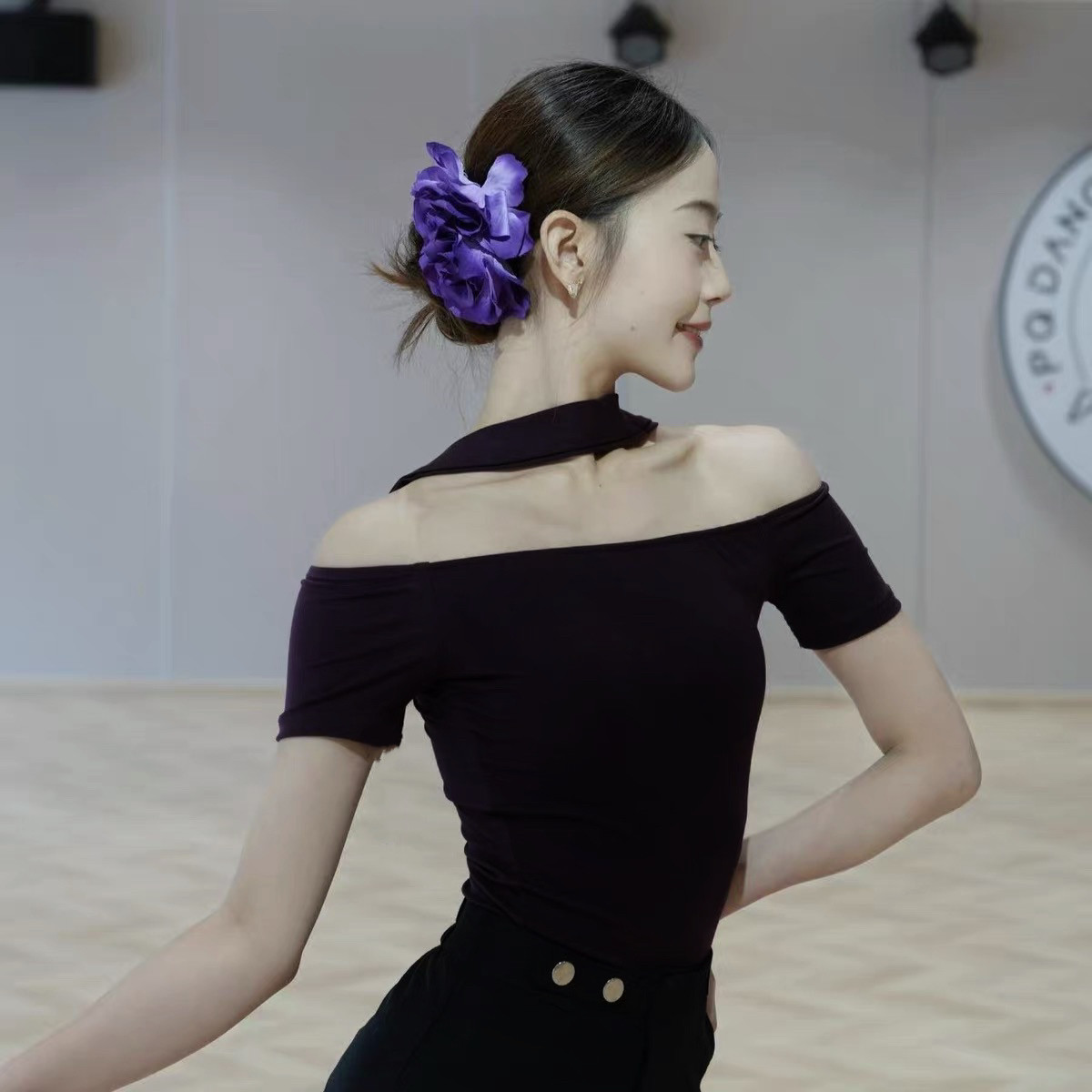 新款拉丁舞服摩登舞成人女跳舞蹈练功服装上衣一字肩短袖百搭裤子