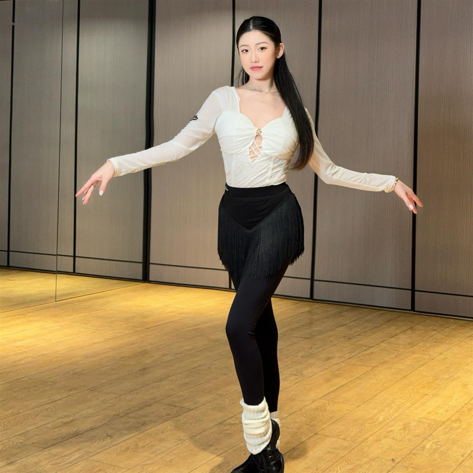 拉丁舞服女成人专业练功服 网纱长袖上衣流苏裙套装 国标舞演出服
