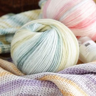 刻云团喷砂渐变色彩虹柔软毛线团马海毛段染女生手工编织帽子围巾