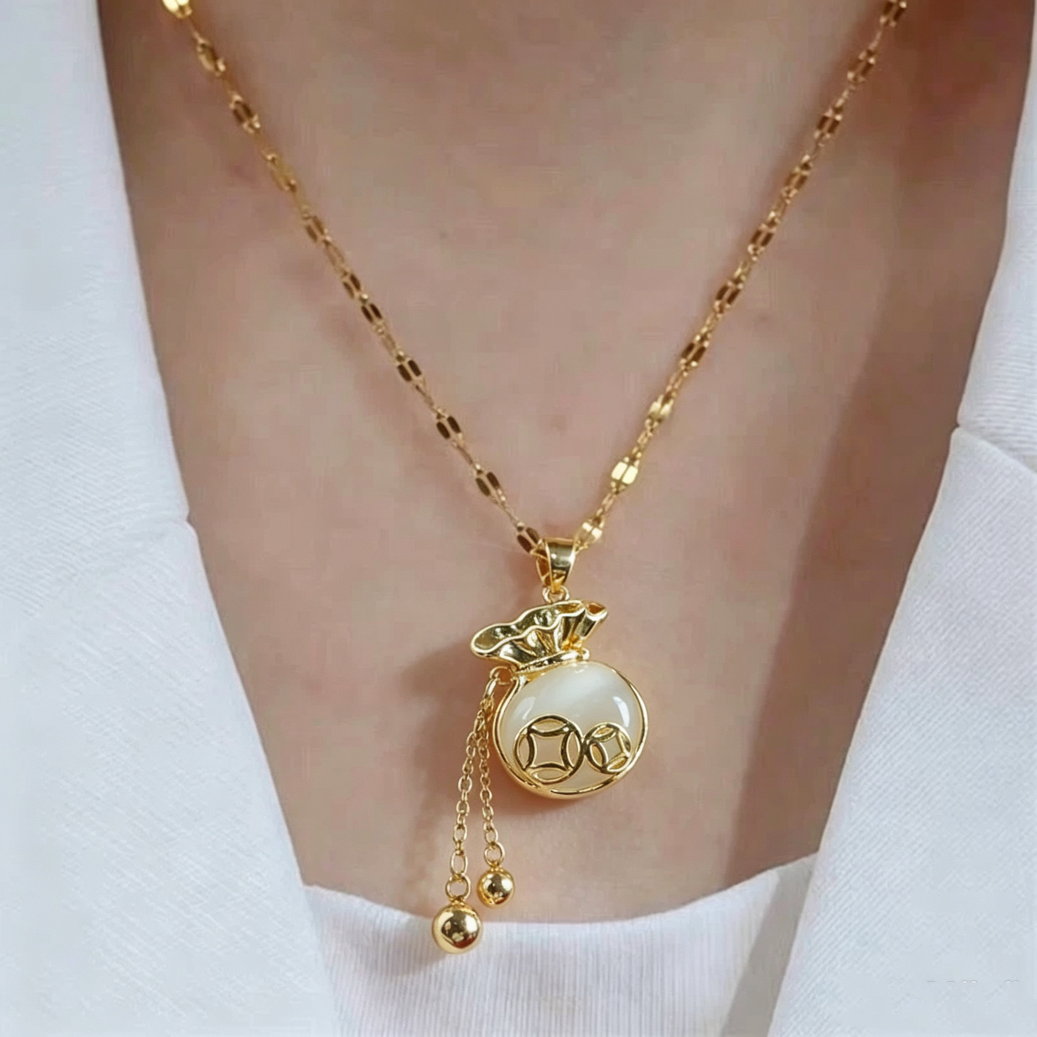 高级猫眼石流苏钱袋项链女小众设计感钛钢锁骨链网红轻奢百搭颈链