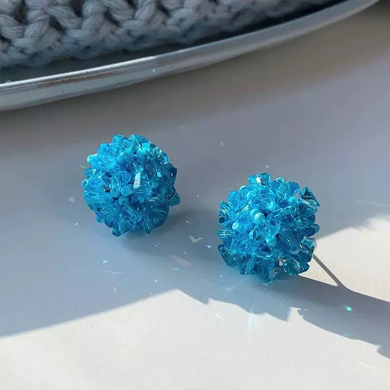 蓝色水晶串珠绣球花朵耳环女2026新款高级感独特耳钉度假风耳夹饰
