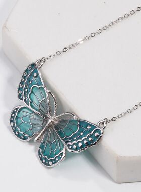 蝴蝶吊坠项链女 原创小众设计感手工珐琅锁骨链