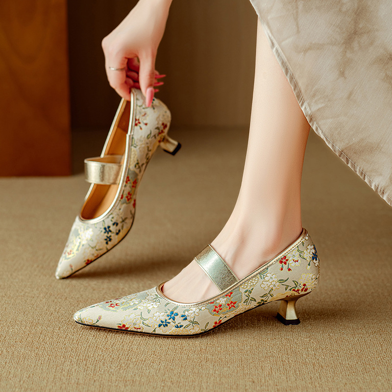 春秋新款新中式国风刺绣配旗袍尖头单鞋女浅口细跟中跟配裙子的鞋