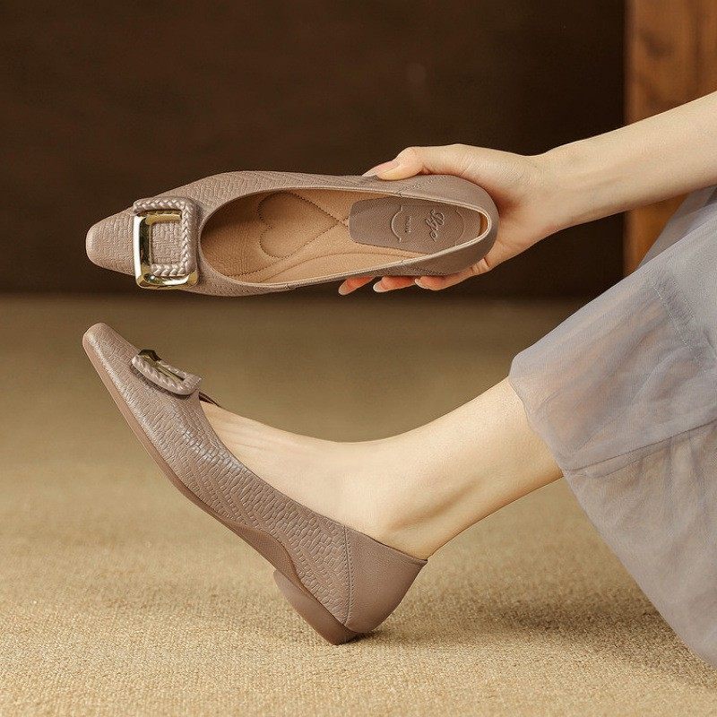 软面小羊皮时尚方扣平底豆豆鞋女秋冬真皮通勤尖头小皮鞋浅口单鞋