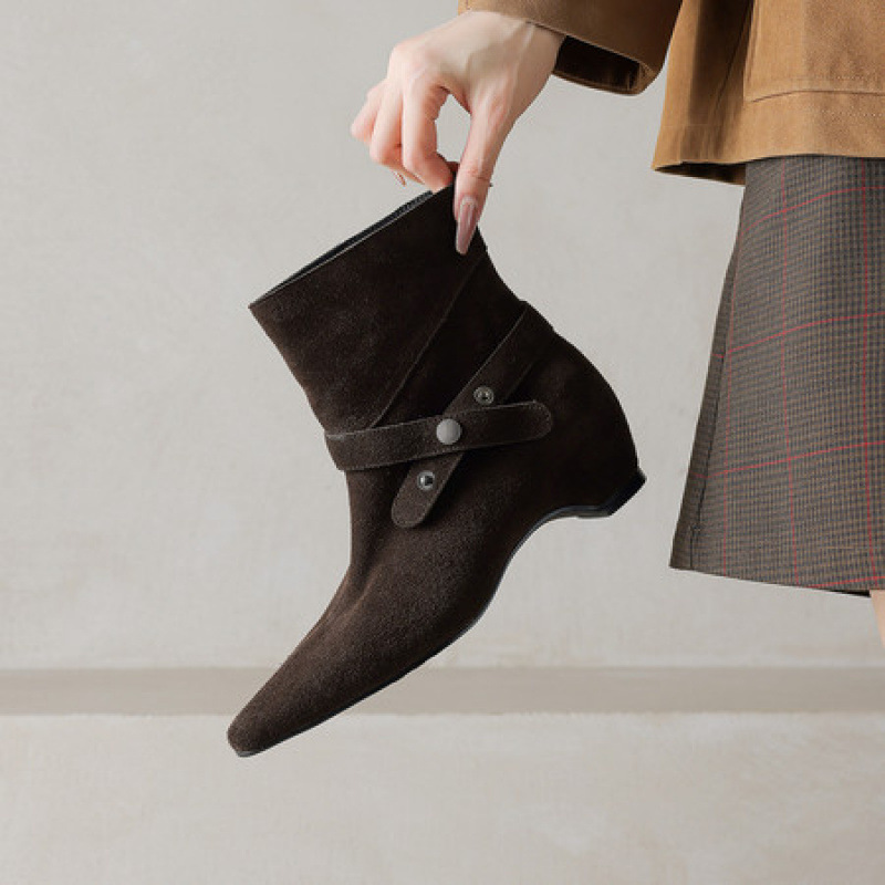 磨砂皮尖头粗跟短筒靴子女2025秋冬新款时尚百搭内增高复古马丁靴