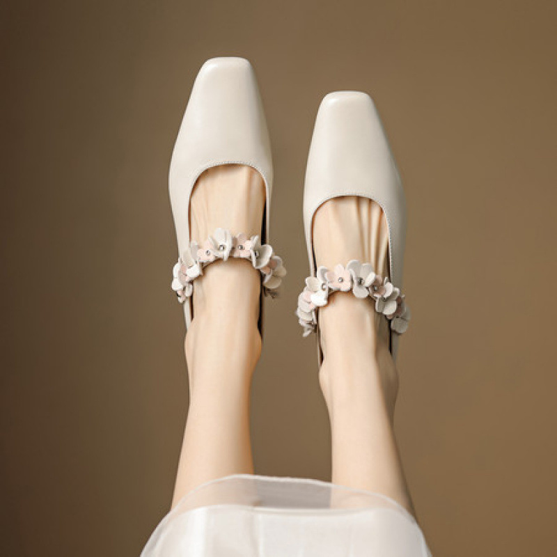 复古方头花朵平底真皮包头一字凉拖鞋女2025年新款夏季浅口蓝白色