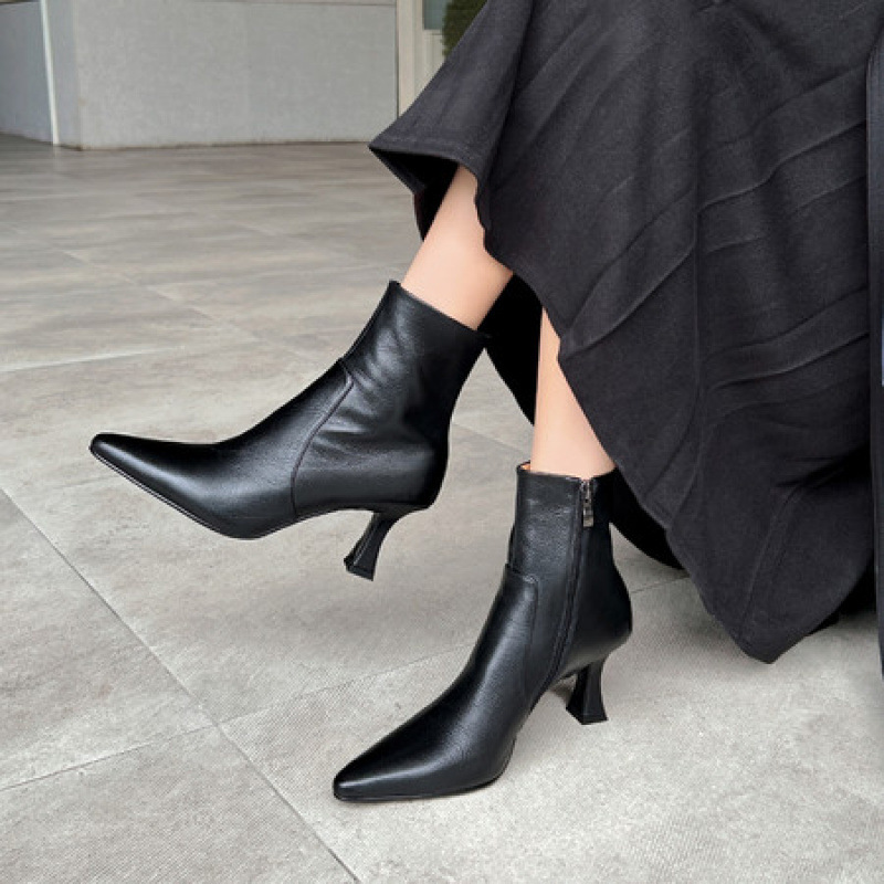 新款尖头粗跟高跟短靴女2025时尚气质百搭舒适侧拉链不累脚时装靴