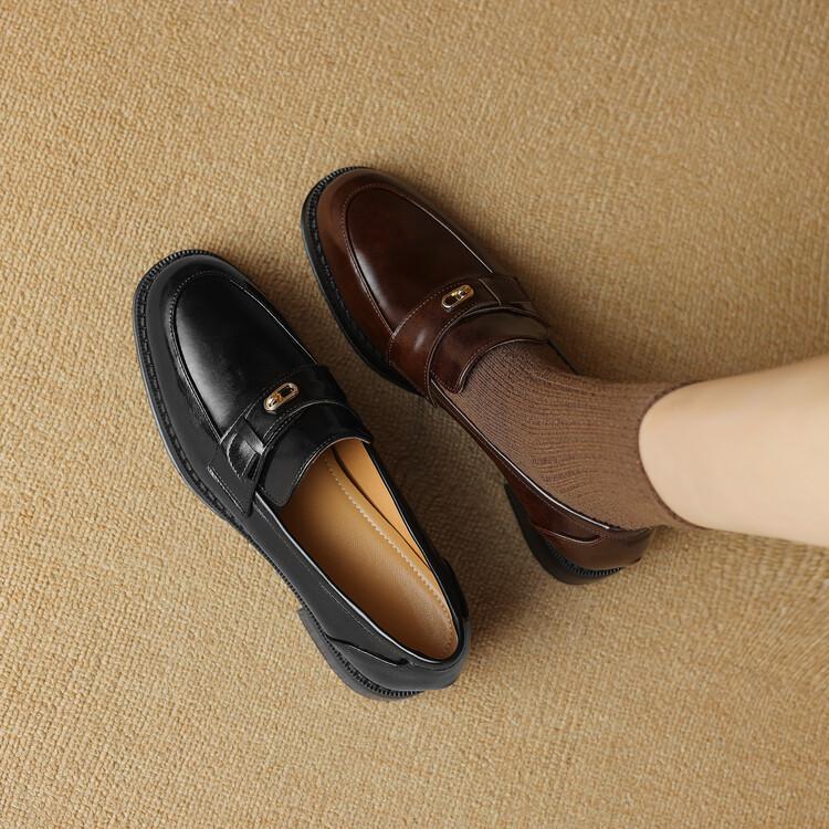 英伦风金扣小皮鞋女秋冬款一脚蹬乐福鞋加绒圆头真皮粗跟单鞋大码