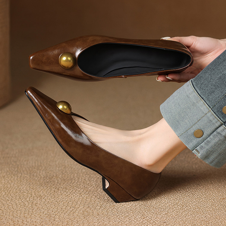 牛皮版复古红色单鞋女方头浅口高级感小金球低跟不累脚通勤瓢鞋春