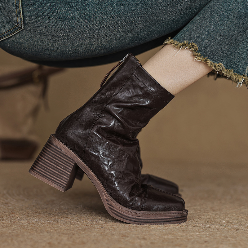 今年流行的高跟小短靴女2024新款真皮方头瘦瘦靴法式复古棕色靴子