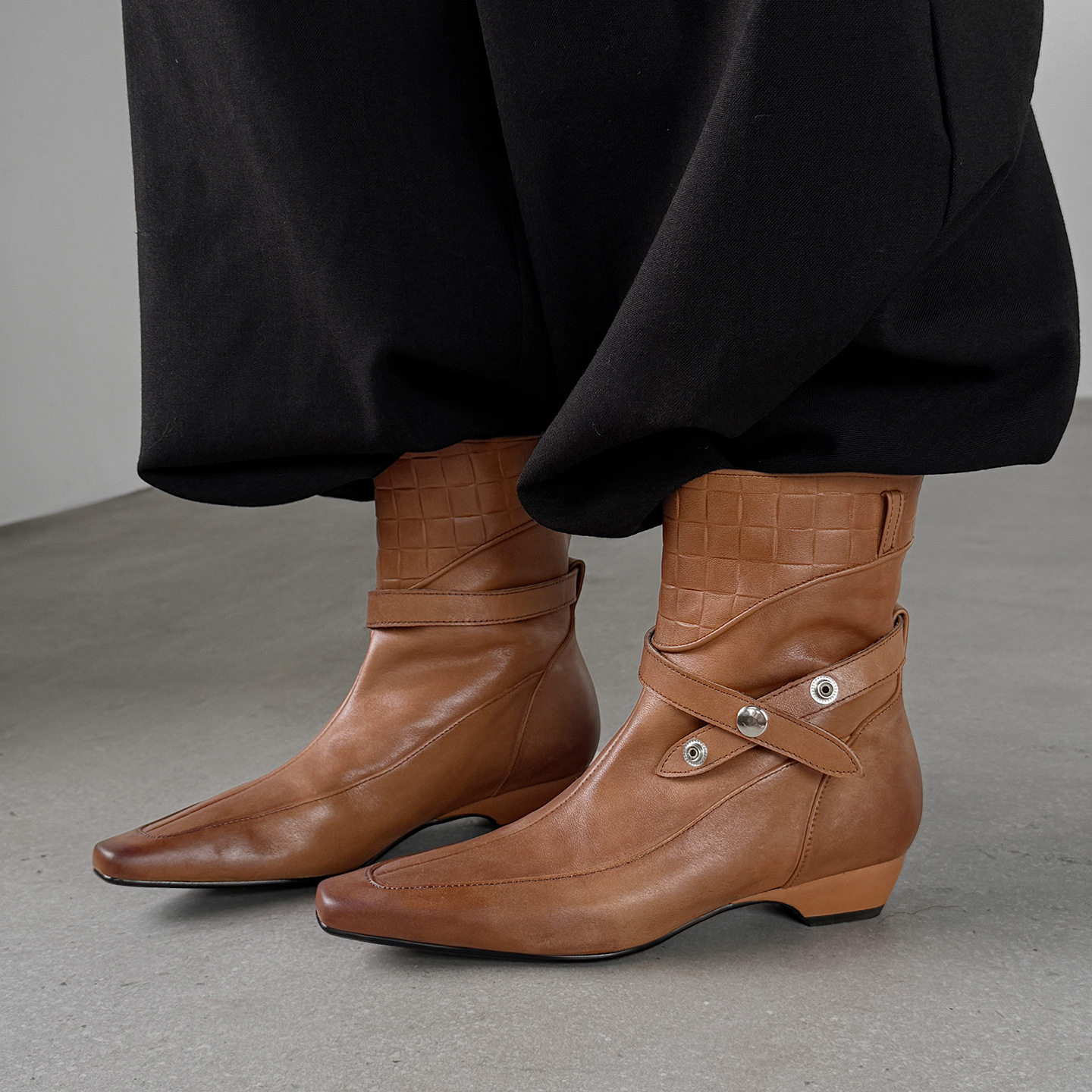 头层牛皮时装靴手工真皮复古纯色短靴皮带扣显瘦百搭切尔西骑士靴