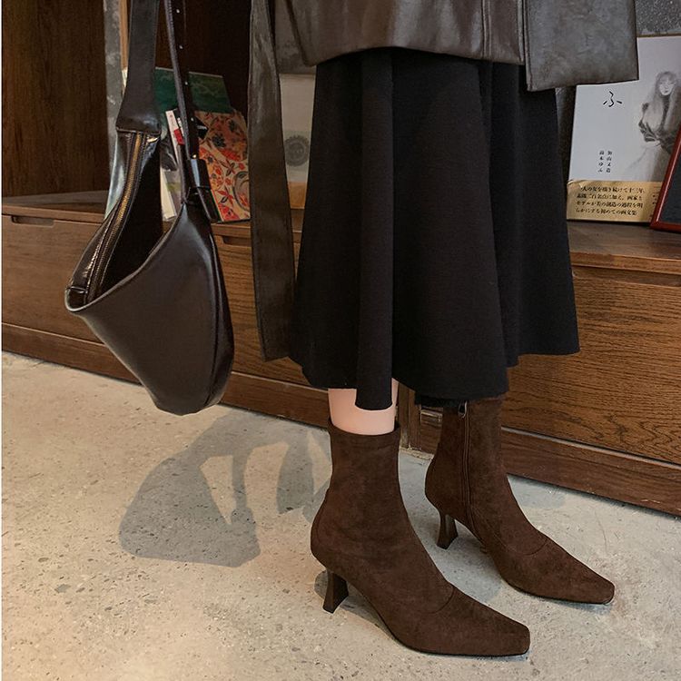 短靴子女方头高细跟绒面弹力显瘦瘦2024新款秋冬今年流行的棕黑色