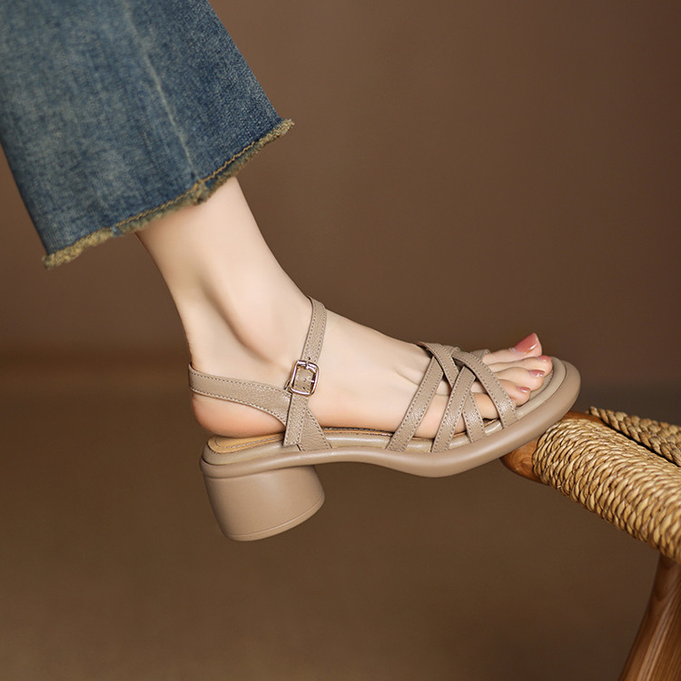 羊皮版夏季40-43码罗马风中跟大码新款超软羊皮软底粗跟露趾凉鞋~