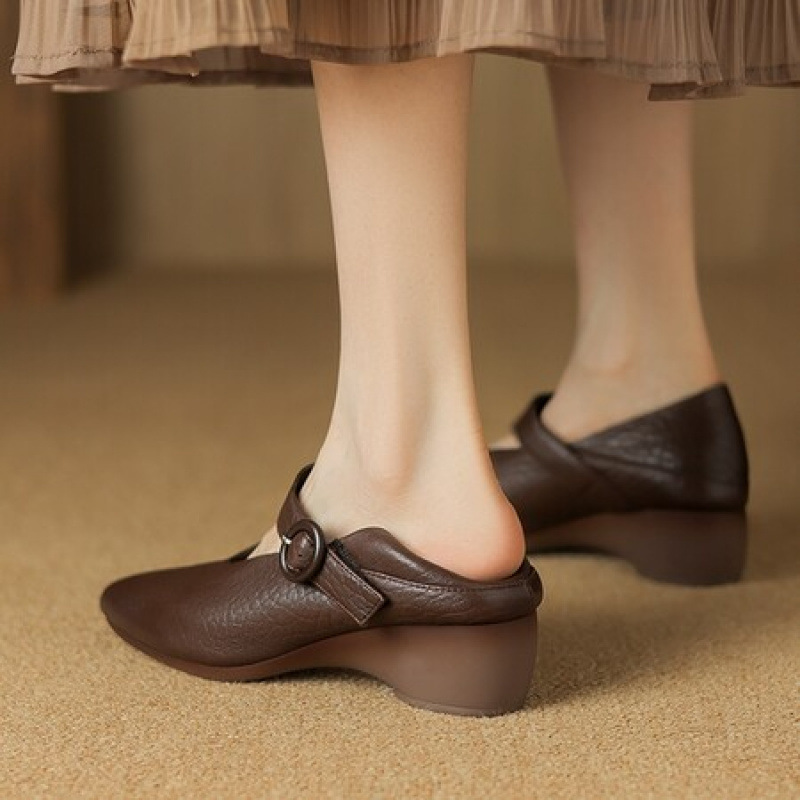 法式复古坡跟单鞋女秋季真皮一字带玛丽珍鞋尖头小皮鞋软底奶奶鞋