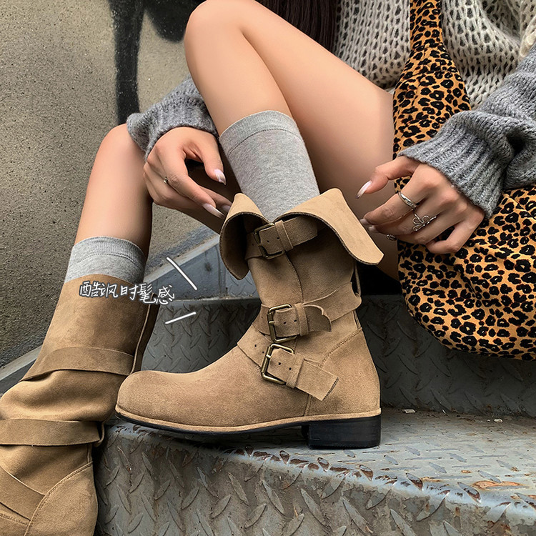 靴子美拉德西部靴女2025新款平底皮带扣骑士靴大码卡其色长筒靴女