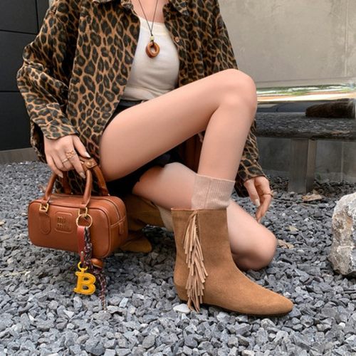 4.5cm 2025新款时尚百搭马丁靴巨好穿舒适女靴流苏尖头内增高短靴