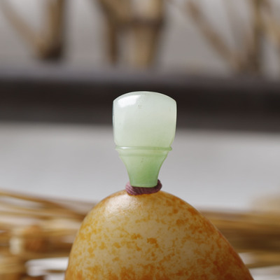 新疆和田玉籽料翠色翠青三通佛头