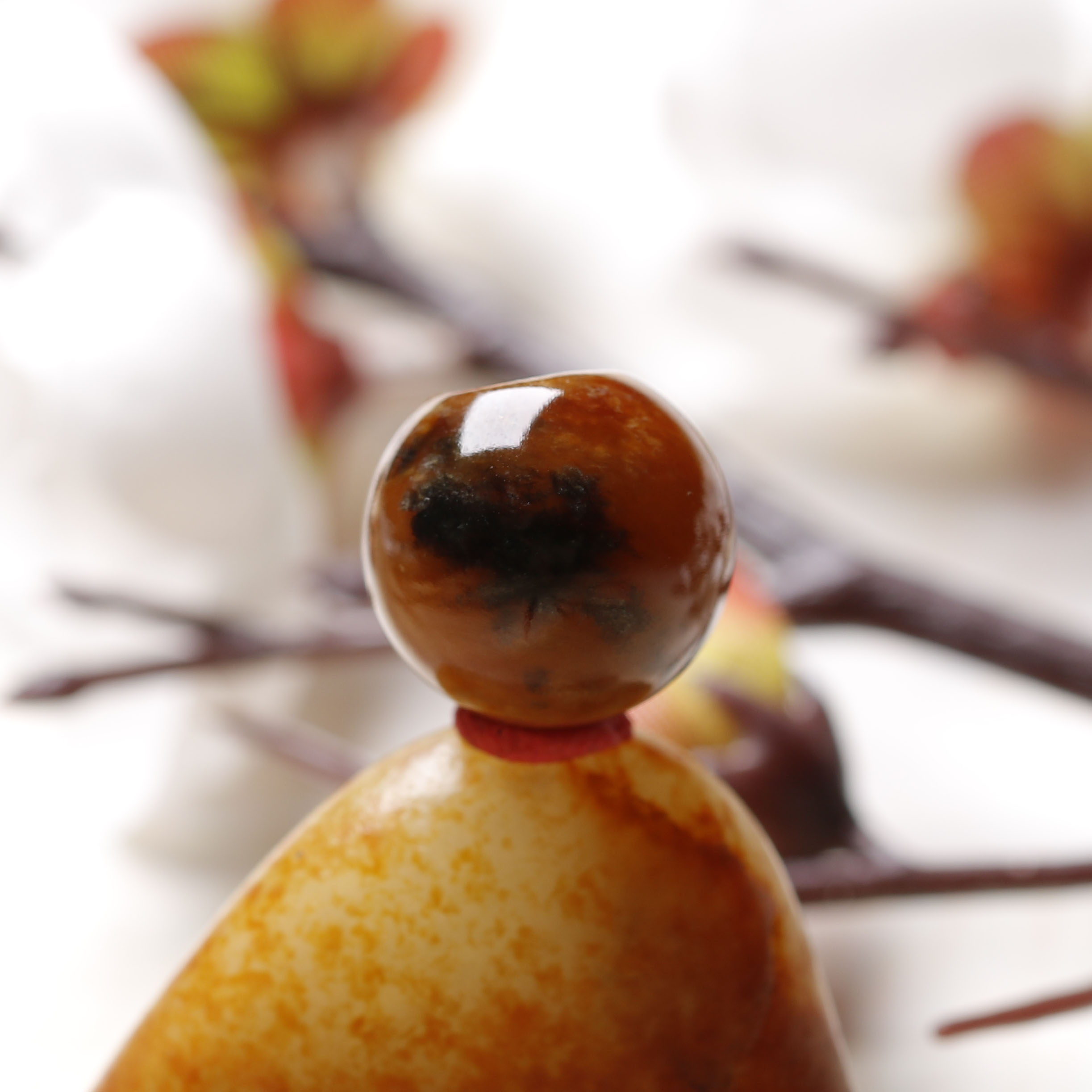 新疆和田玉籽料黄沁板栗黄圆珠