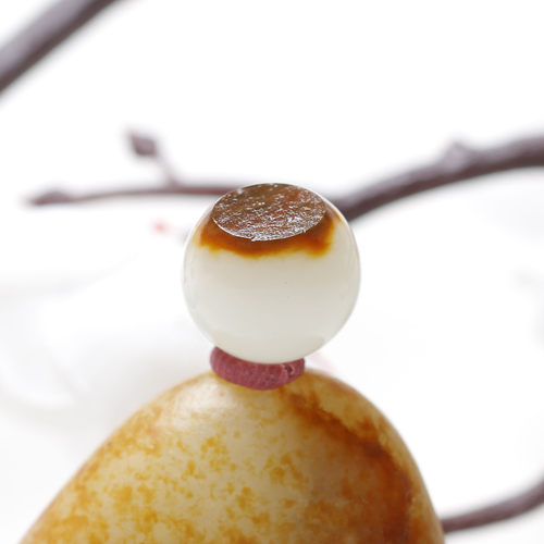 新疆和田玉籽料红皮白玉圆珠单珠