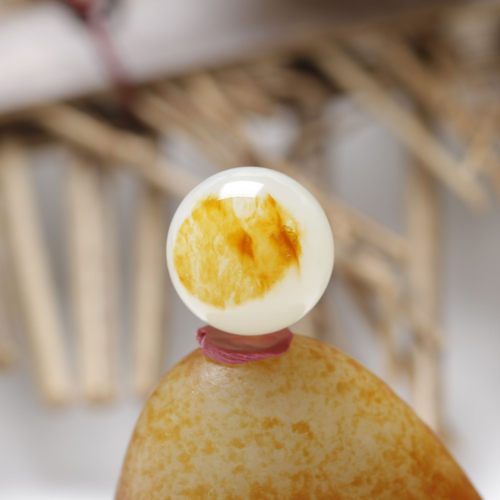 新疆和田玉籽料红皮白玉圆珠单珠