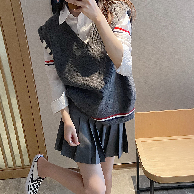 王心凌套装女tb学院风白色长袖衬衫针织马甲显瘦四条杠半身百褶裙