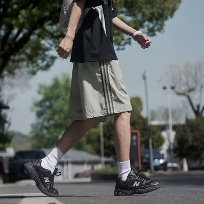 美式三条杠短裤男夏季薄款宽松透气速干五分裤潮牌休闲运动中裤子