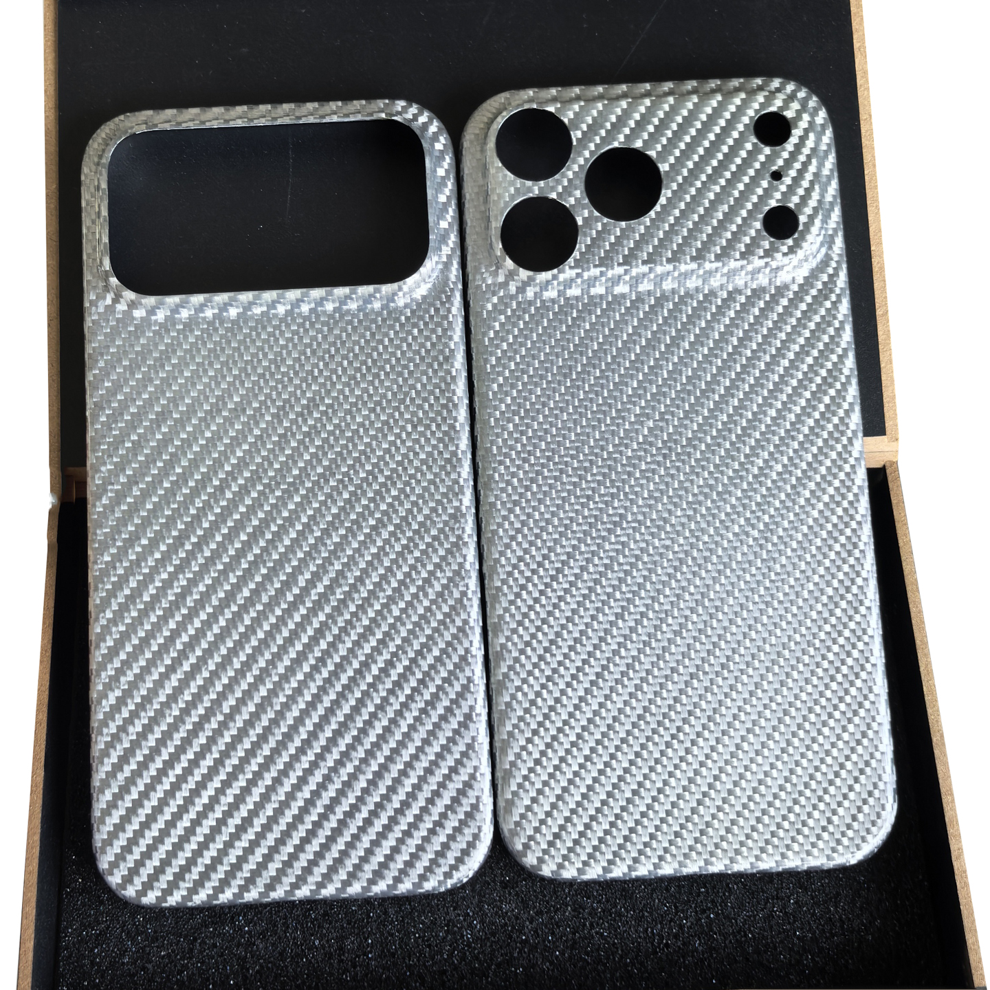 银亮白色适用苹果17promax凯夫拉手机壳iphone17pro碳纤维包镜头轻薄防摔散热保护套高级高档商务创意亮黑