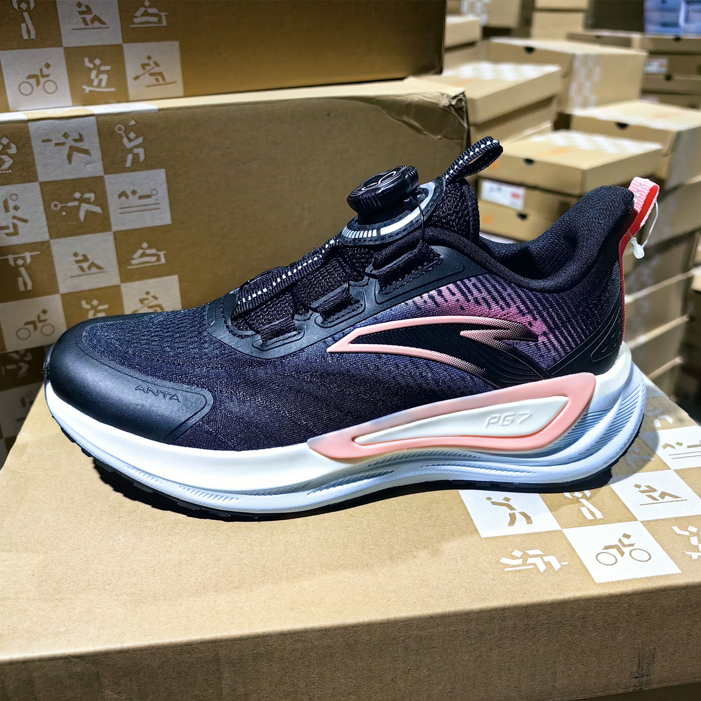 安踏儿童 秋冬女童凌峰PG7系列透气缓震跑鞋纽扣运动鞋322515506