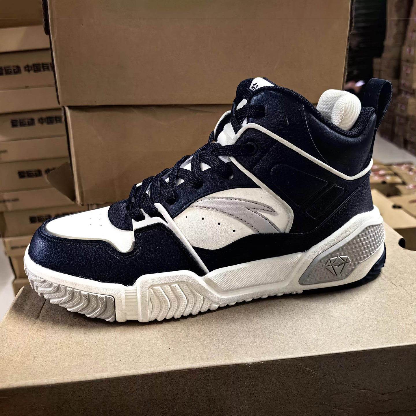 安踏 24新款中帮革面透气时尚百搭烈焰街玩休闲鞋运动鞋112418052