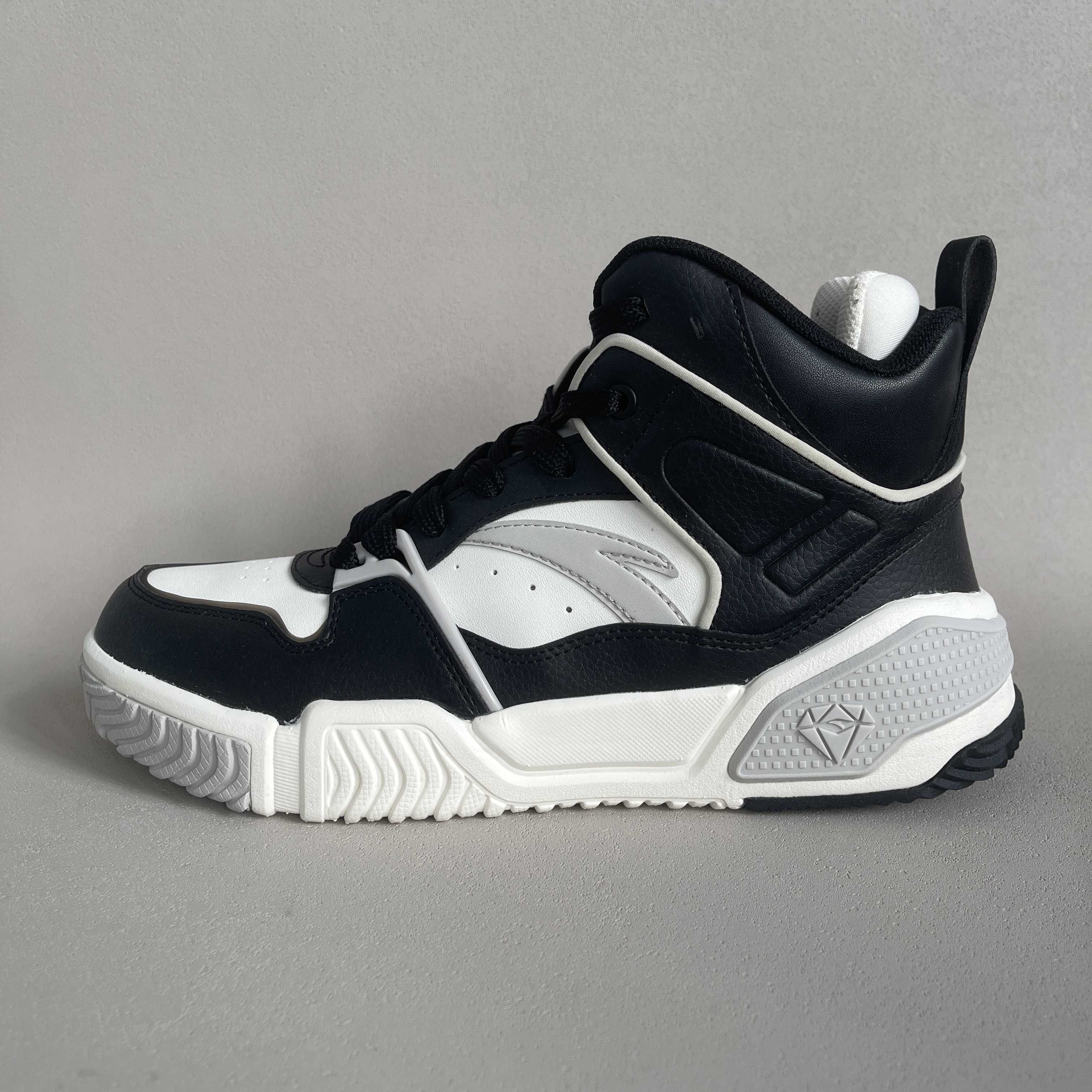 安踏 24新款中帮革面透气时尚百搭烈焰街玩休闲鞋运动鞋112418052