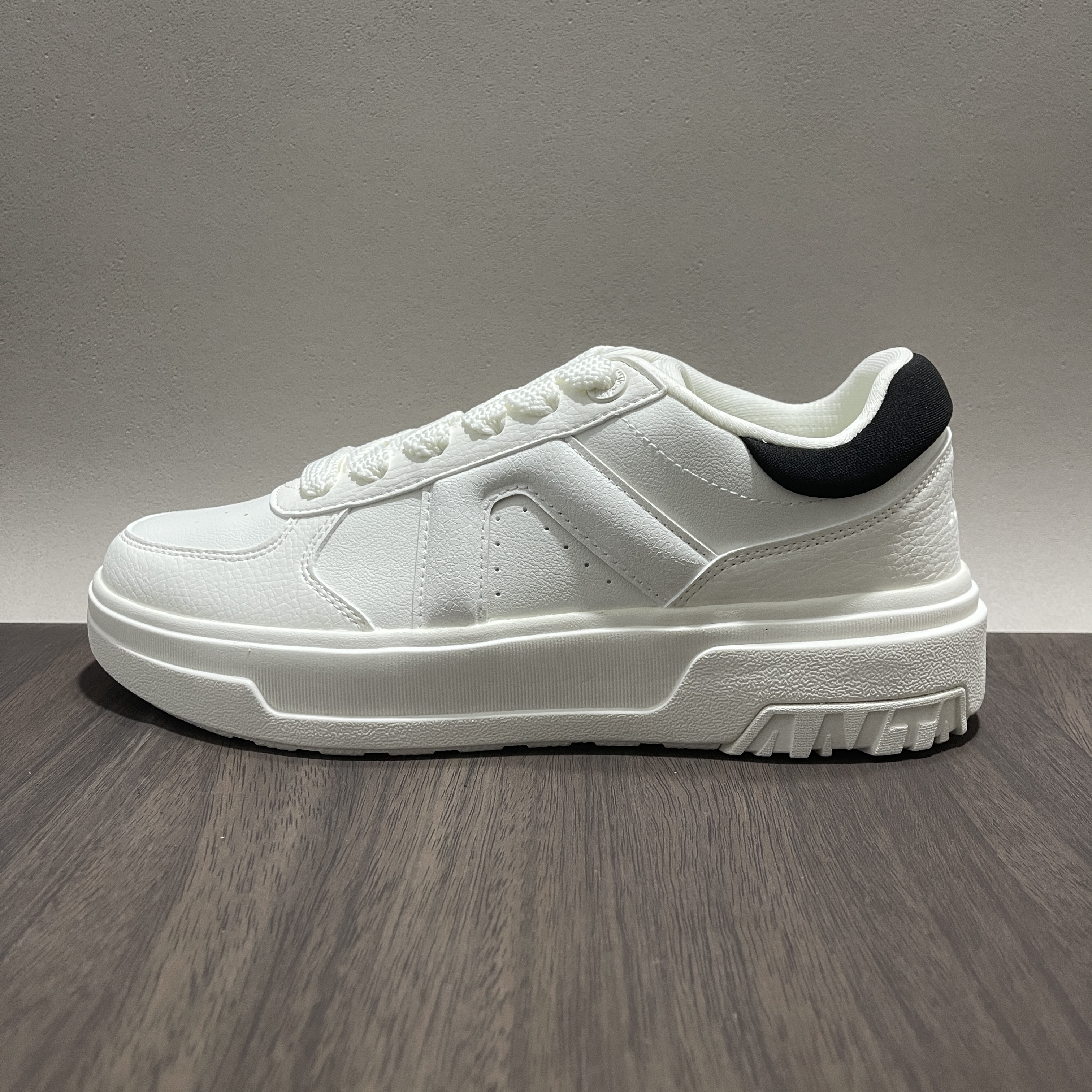 安踏24秋冬款休闲百搭板鞋